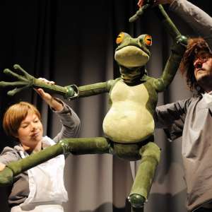 Kinderleierkasten: Froschkönig oder der Eiserne Heinrich (Theater Urknall, Berlin)